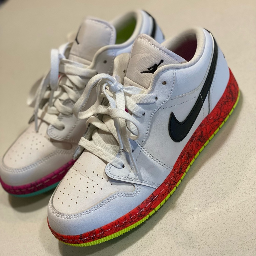 Jordan 1 Low Multi-color Midsoles White (GS) - Size 5Y/6.5W